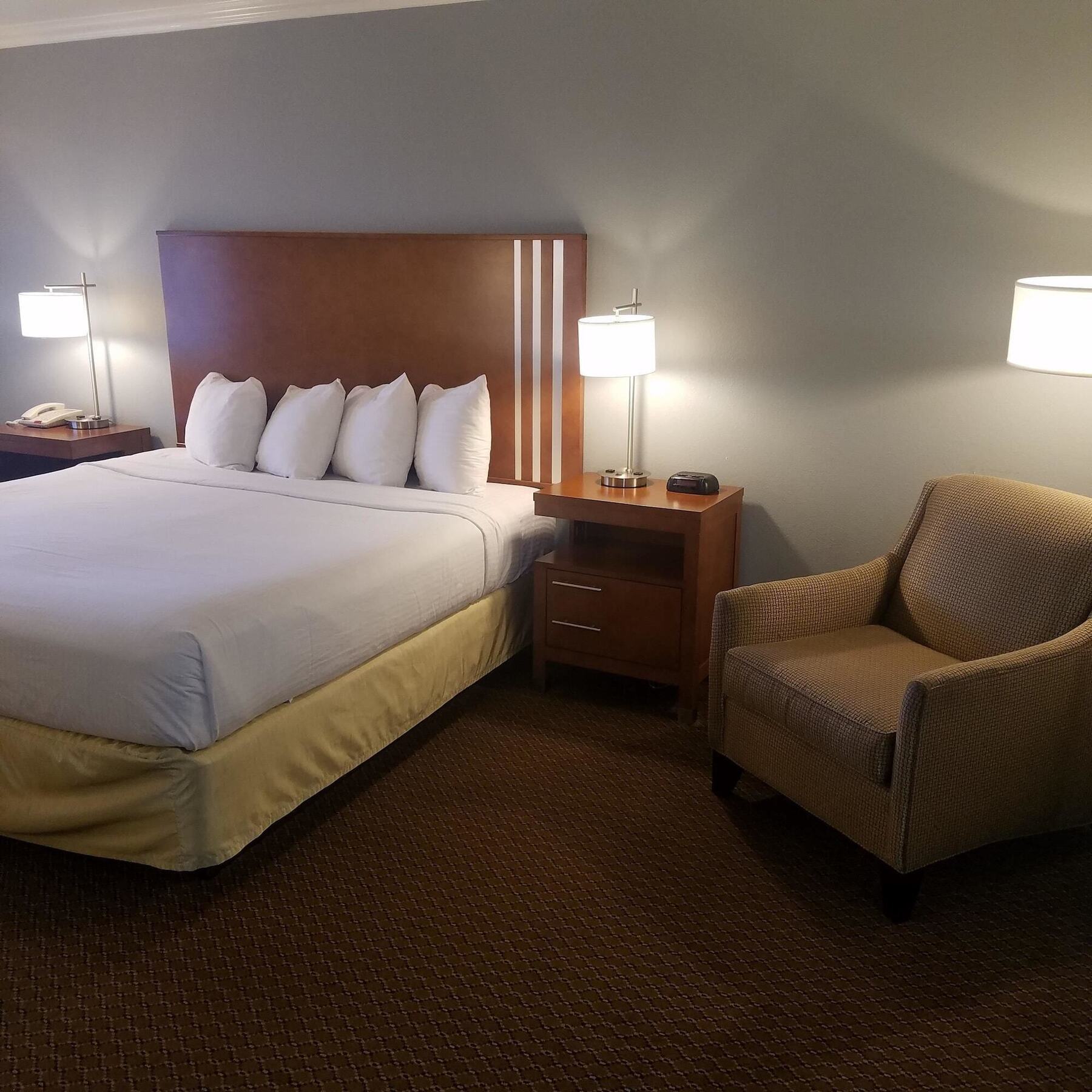 Surestay By Western Hotel Hollister